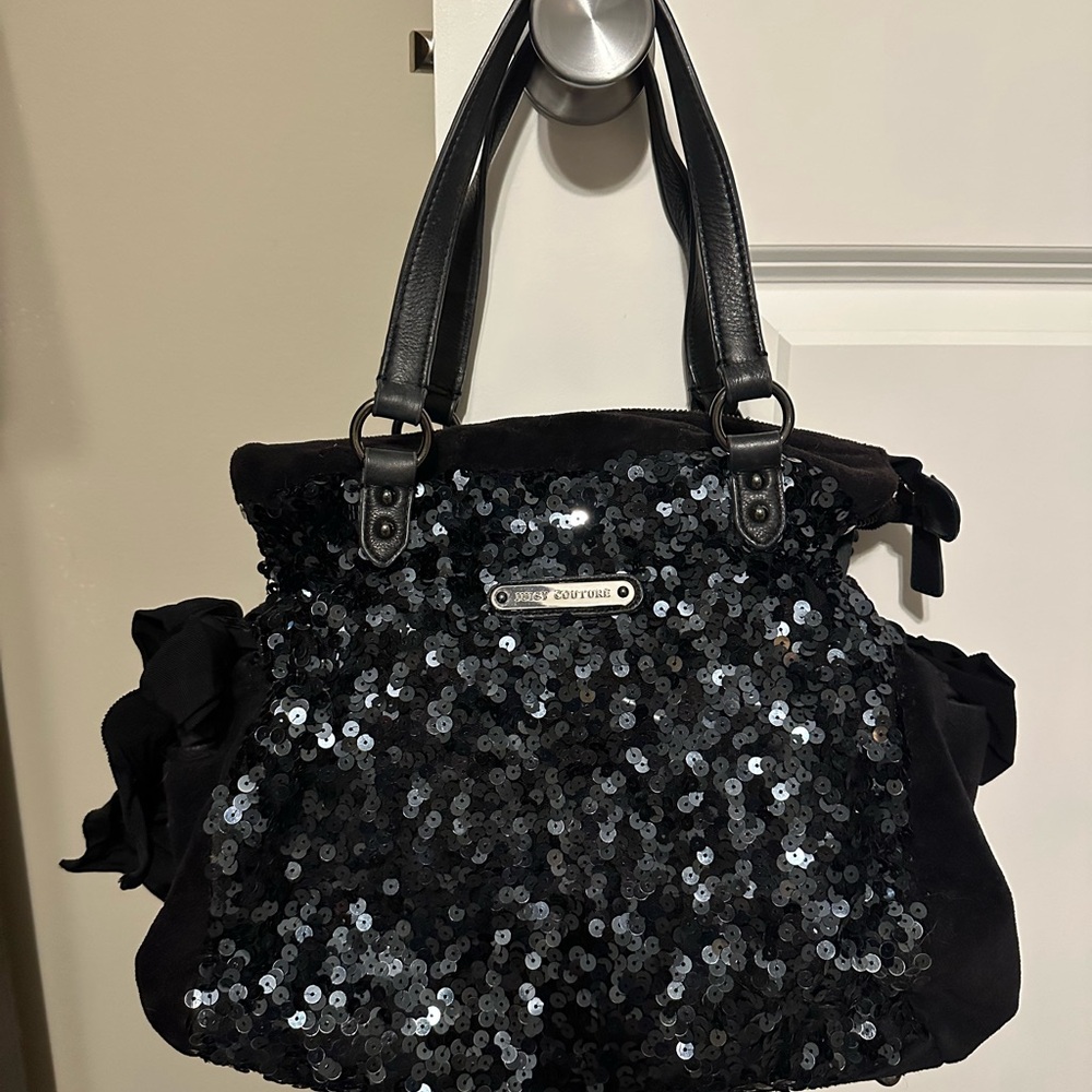 JUICY COUTURE Y2K All Over Sequin
Black Velour Daydreamer Tote Bag